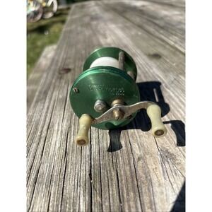 Vintage Early USA  Bronson GREEN HORNET 2200 Fishing Reel Baitcasting Levelwind